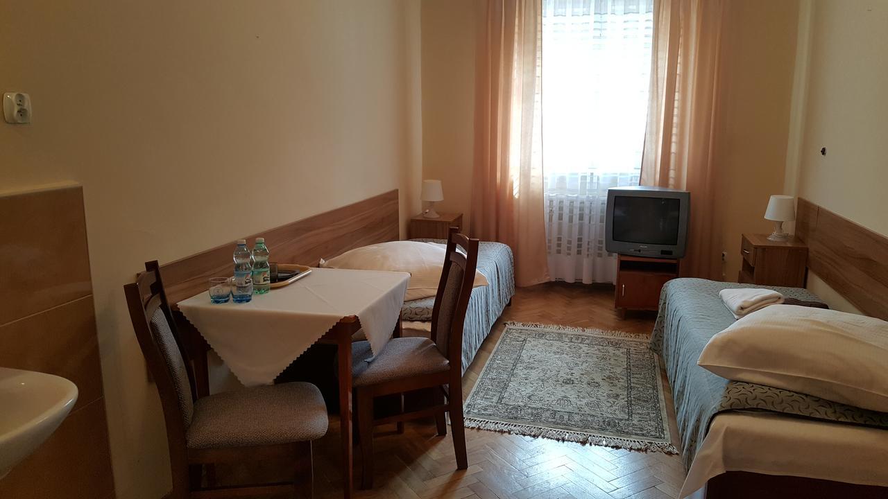 Hotel Stary Dom Zdrojowy Krynica-Zdrój Exterior foto